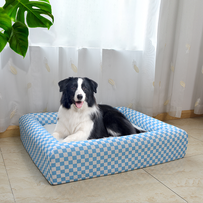 Chessboard style pet bed